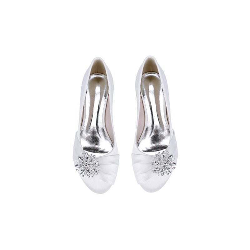 Flat Shoes with Crystal Flower Decoration