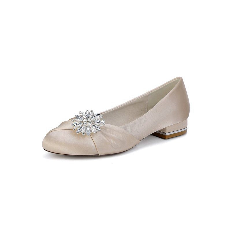 Flat Shoes with Crystal Flower Decoration