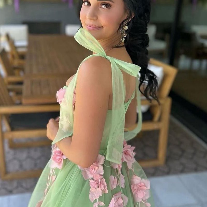 Sweet A-line Straps Sleeveless Appliques Tulle Long Prom Dresses