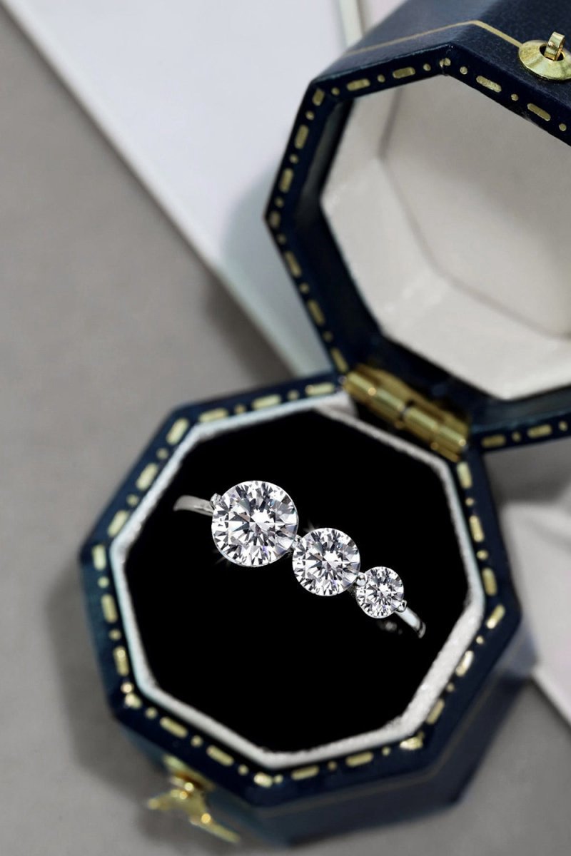 Round-Cut Three Sparkle Zircon Ring