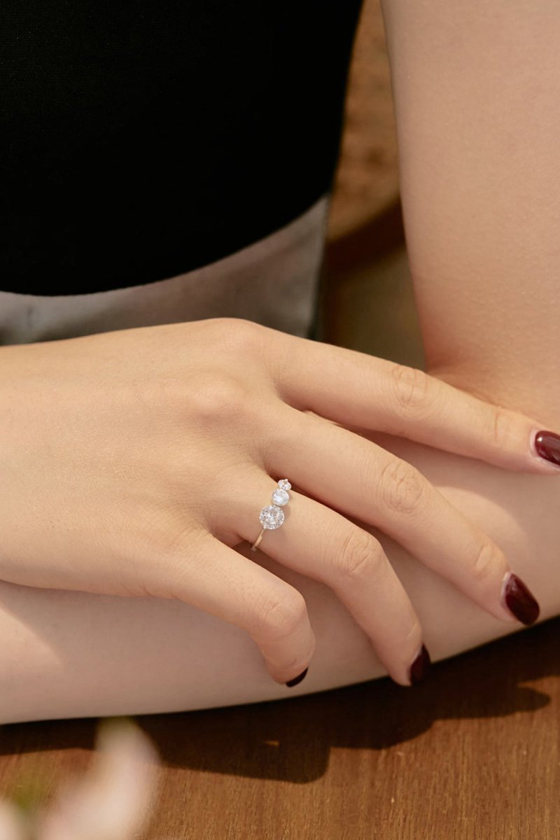 Round-Cut Three Sparkle Zircon Ring