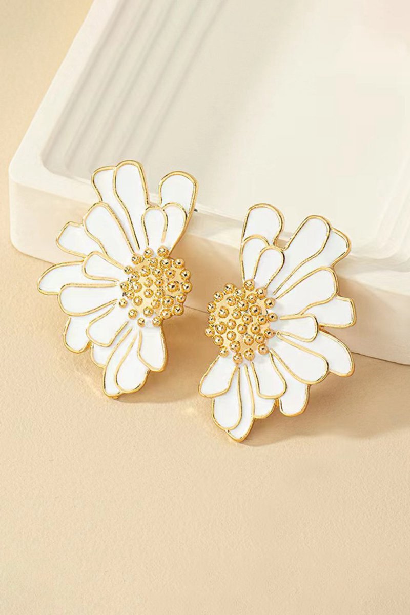 Vintage Daisy Flower Stud Earrings