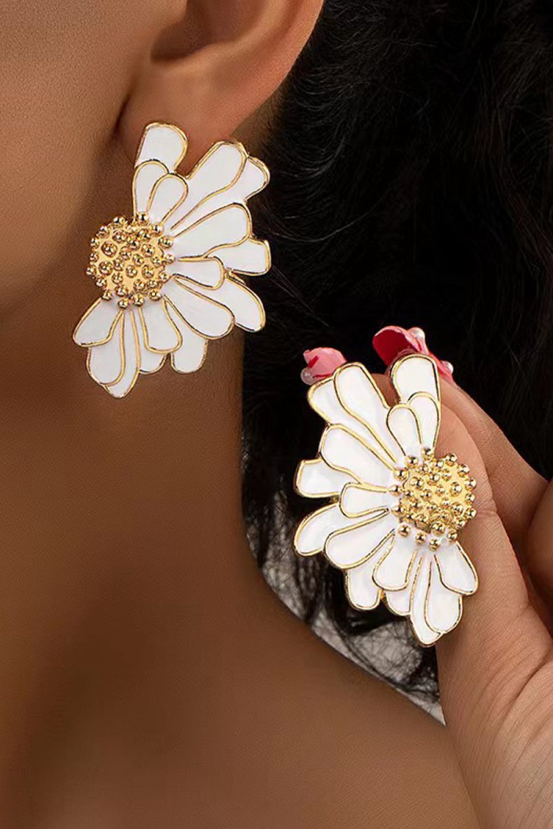 Vintage Daisy Flower Stud Earrings