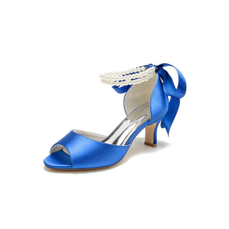 Chic Satin Heels Featuring a Pearl-Embellished Bow