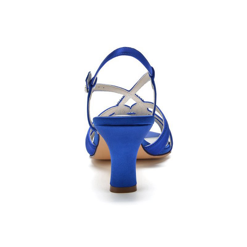 Chic Silk Sandals Featuring Decorative Metal Ring