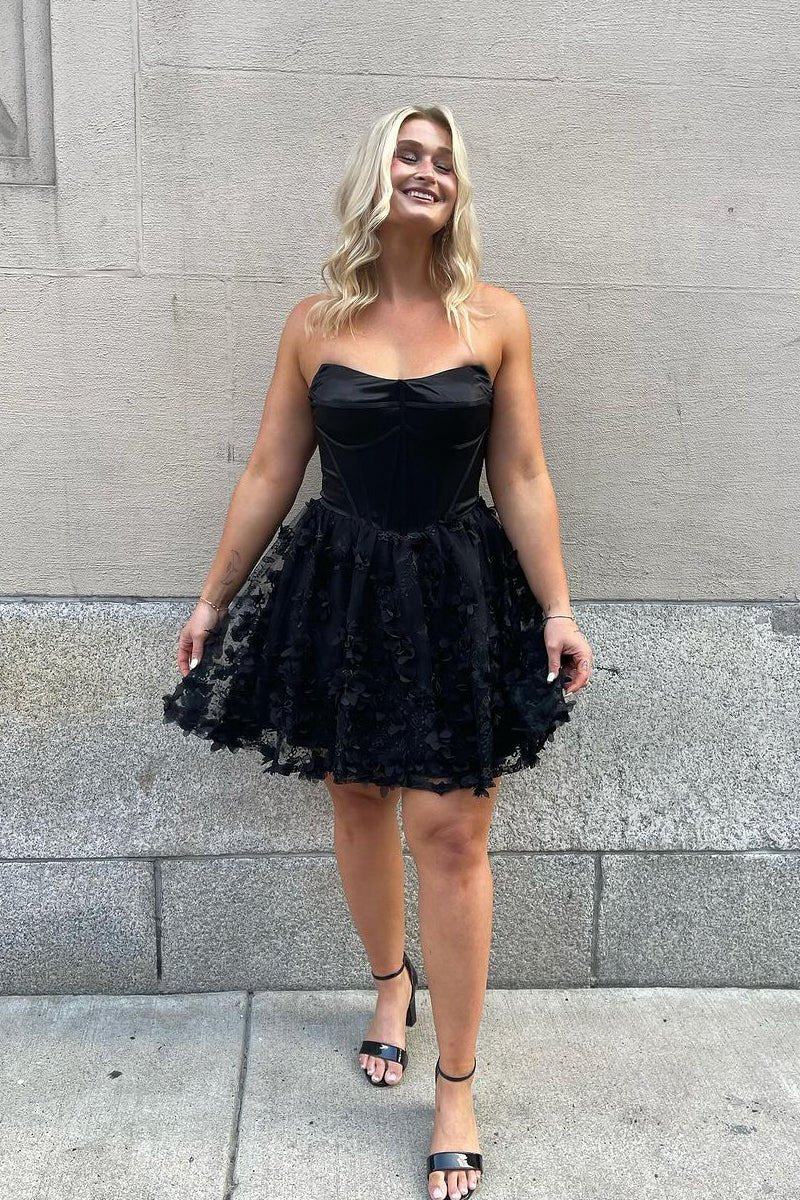 Cute A-line Sweetheart Lace Short Homecoming Dressesees