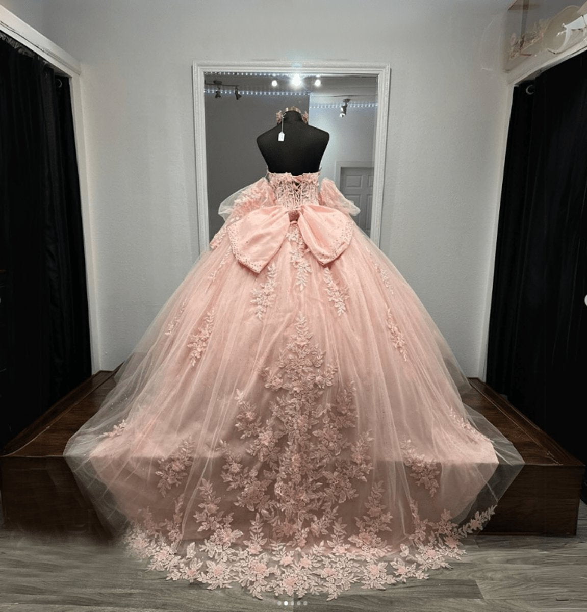 Ball-Gown Tulle Sweetheart Sleeveless Quinceanera Dresses with Bow