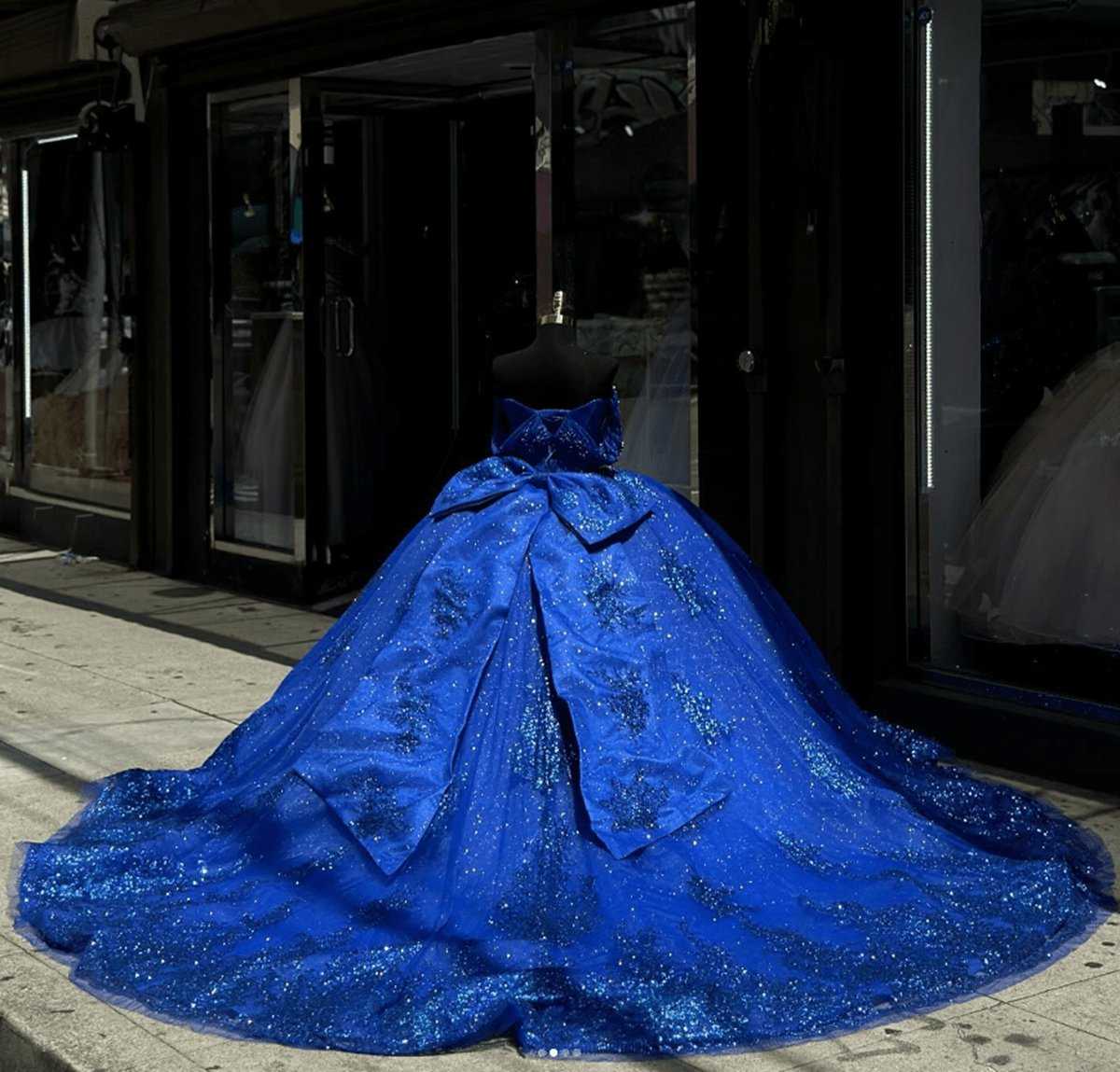 Ball-Gown Appliques Quinceanera Dresses with Train