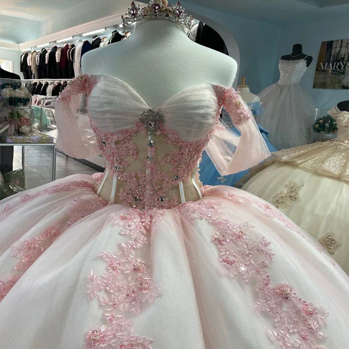 Ball-Gown Tulle Off-the-Shoulder Quinceanera Dresses with Appliques