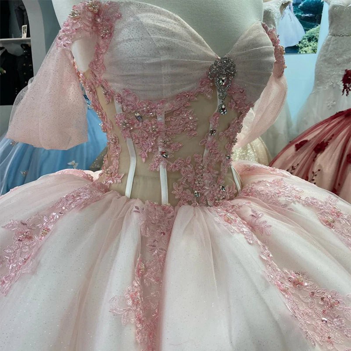 Ball-Gown Tulle Off-the-Shoulder Quinceanera Dresses with Appliques