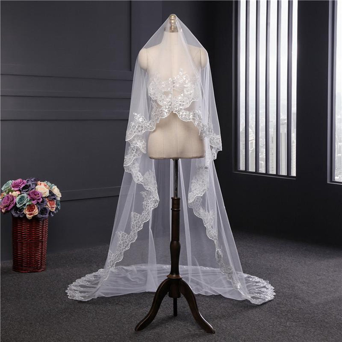 Vintage One-Tier Tulle Lace Long Wedding Veil