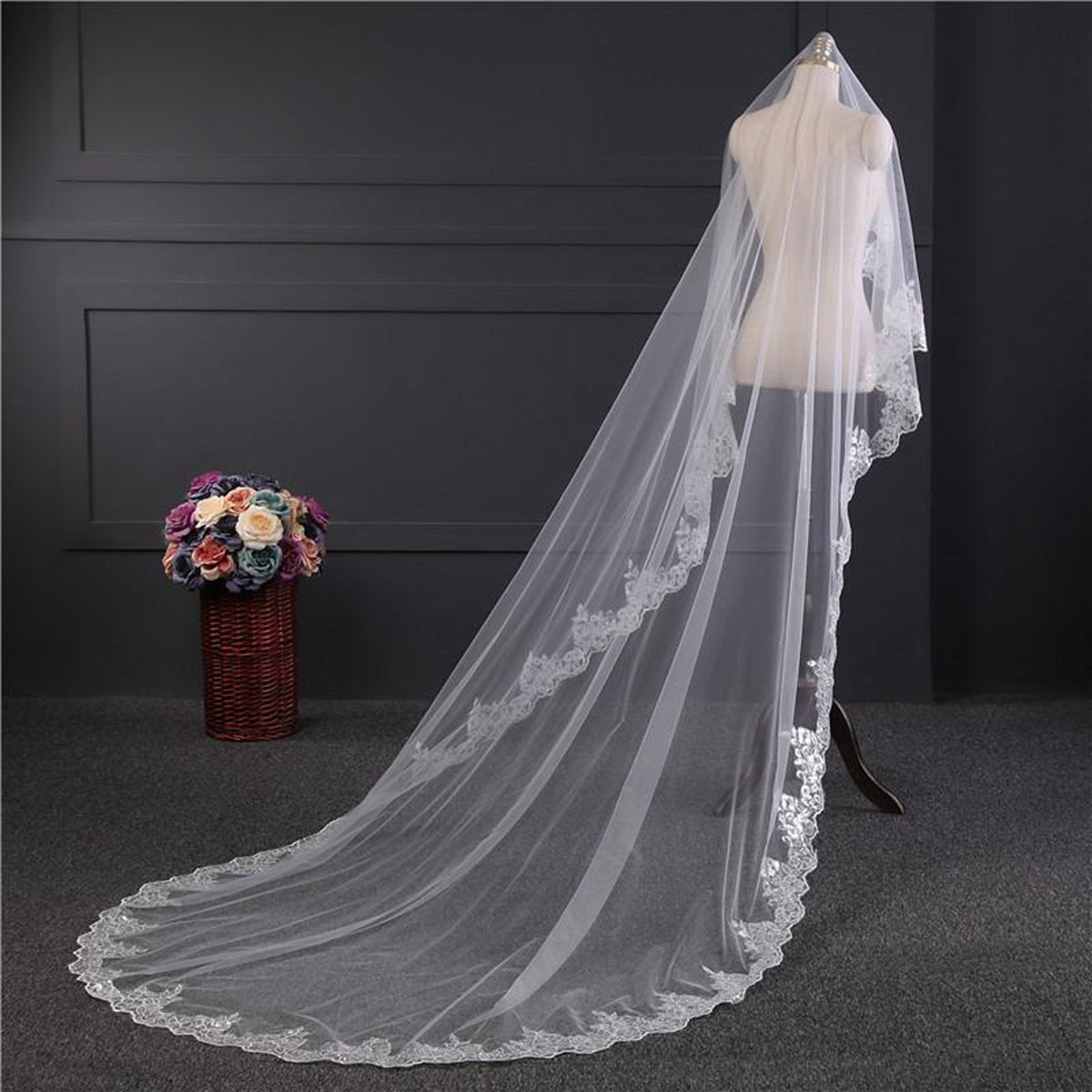 Vintage One-Tier Tulle Lace Long Wedding Veil