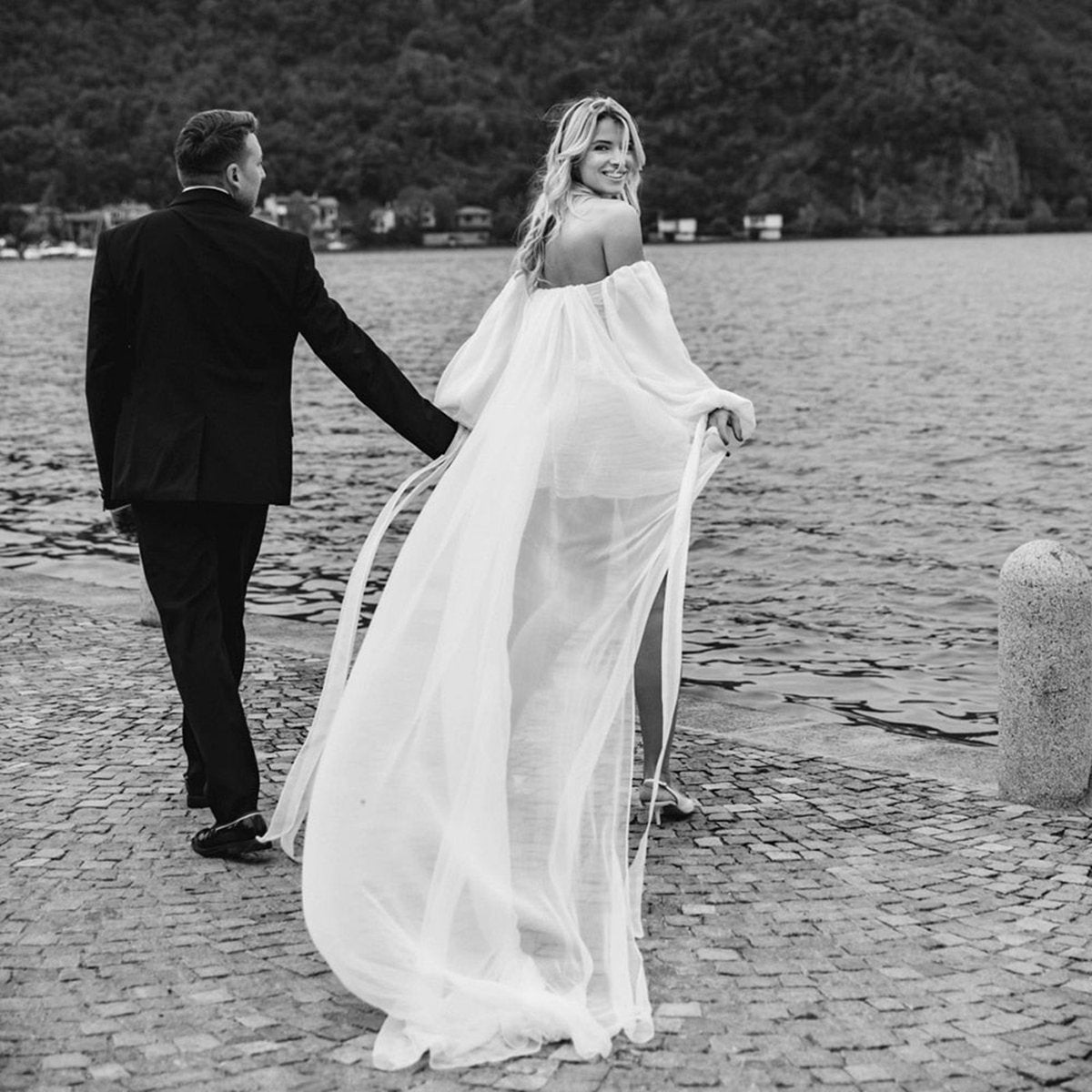 Modern Chiffon Minimalist Wedding Dresses with Detachable Long Sleeves