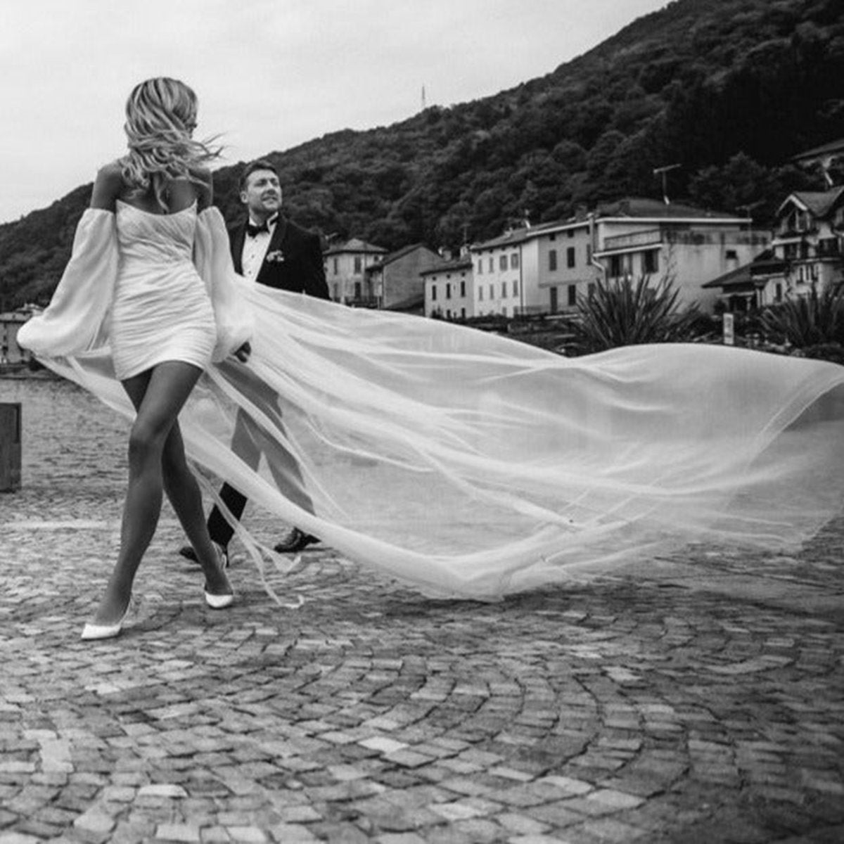 Modern Chiffon Minimalist Wedding Dresses with Detachable Long Sleeves