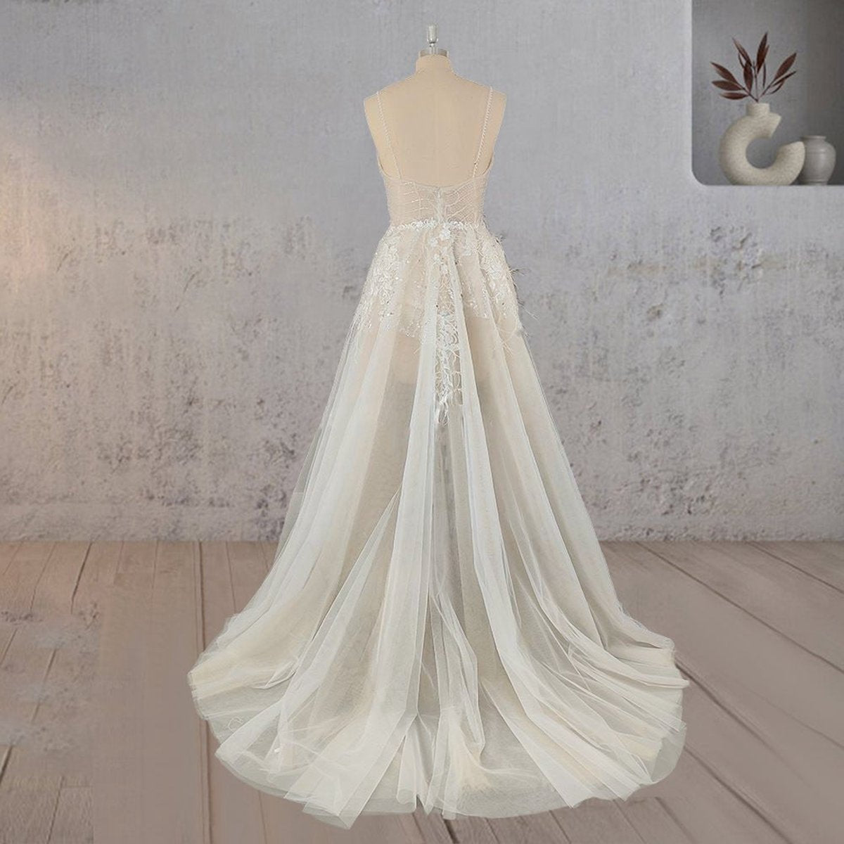 Spaghetti Straps Appliqued Lace Wedding Dresses with Feathers