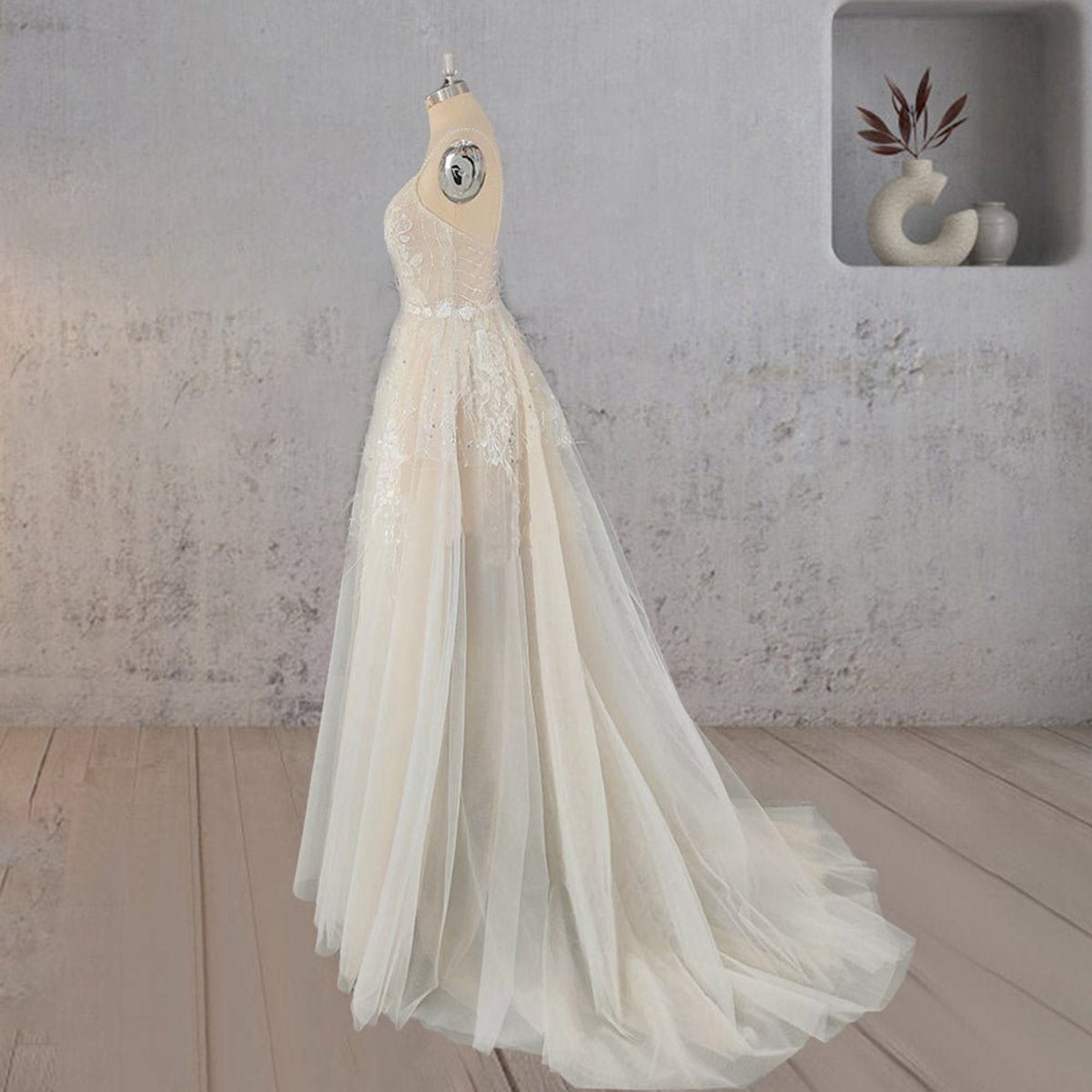 Spaghetti Straps Appliqued Lace Wedding Dresses with Feathers