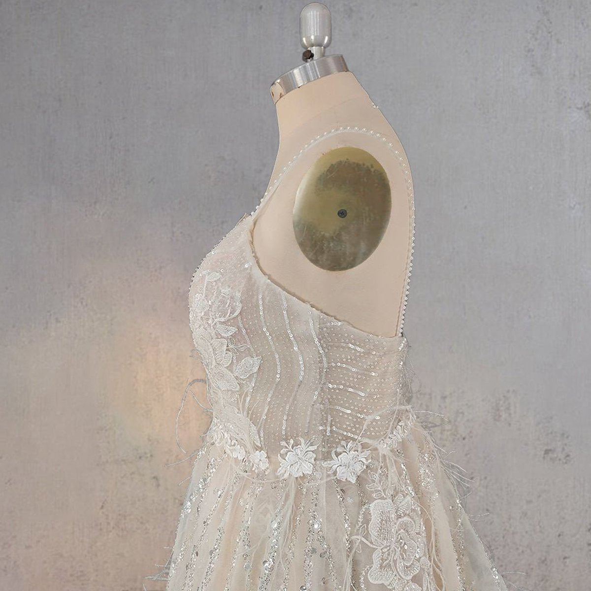 Spaghetti Straps Appliqued Lace Wedding Dresses with Feathers