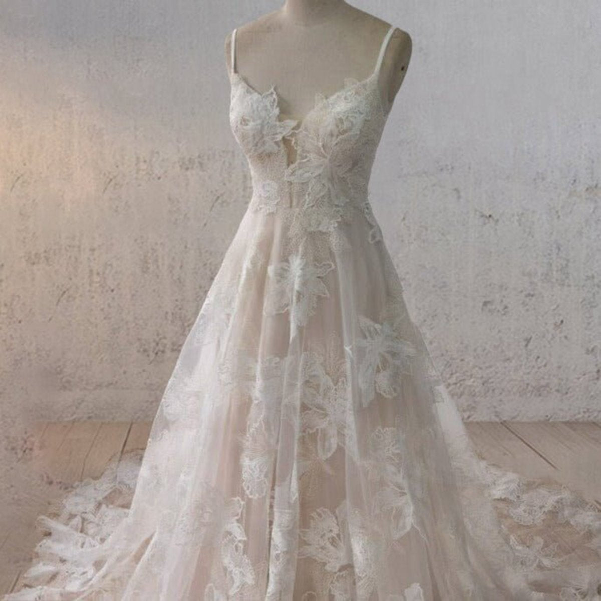 Boho A-line Lace Appliques Wedding Dresses