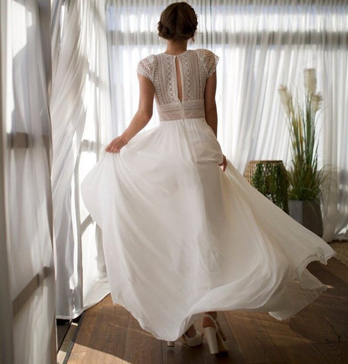 A-line Exquisite Lace Appliqued Cap Sleeves Wedding Dresses