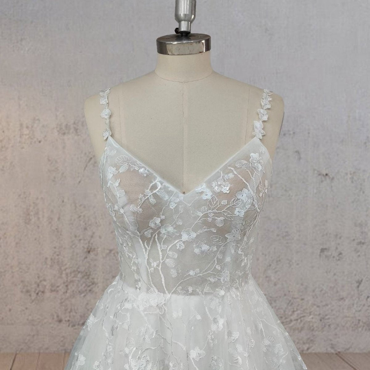 A-line Flower Appliqued Tulle Wedding Dresses