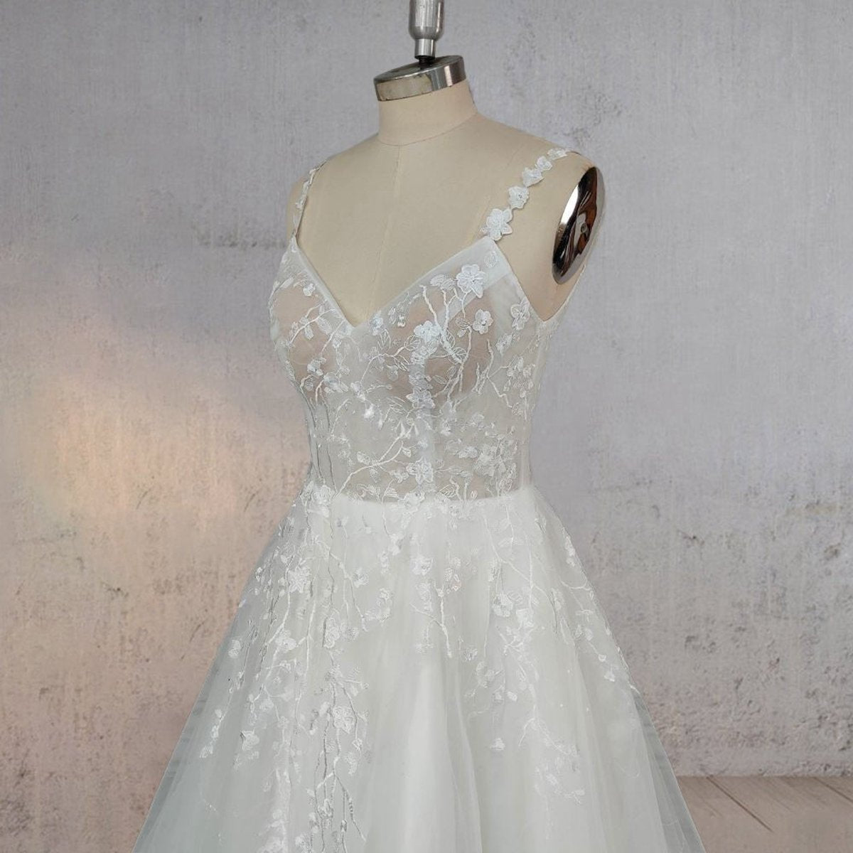 A-line Flower Appliqued Tulle Wedding Dresses