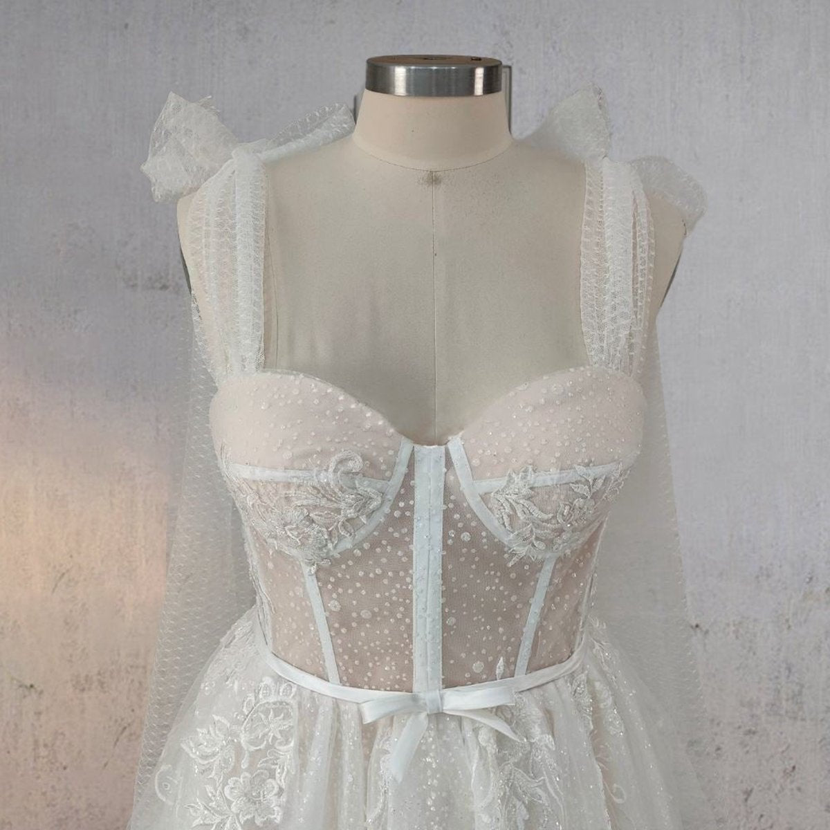 A-line Tulle Lace Flattering Wedding Dresses with Slit