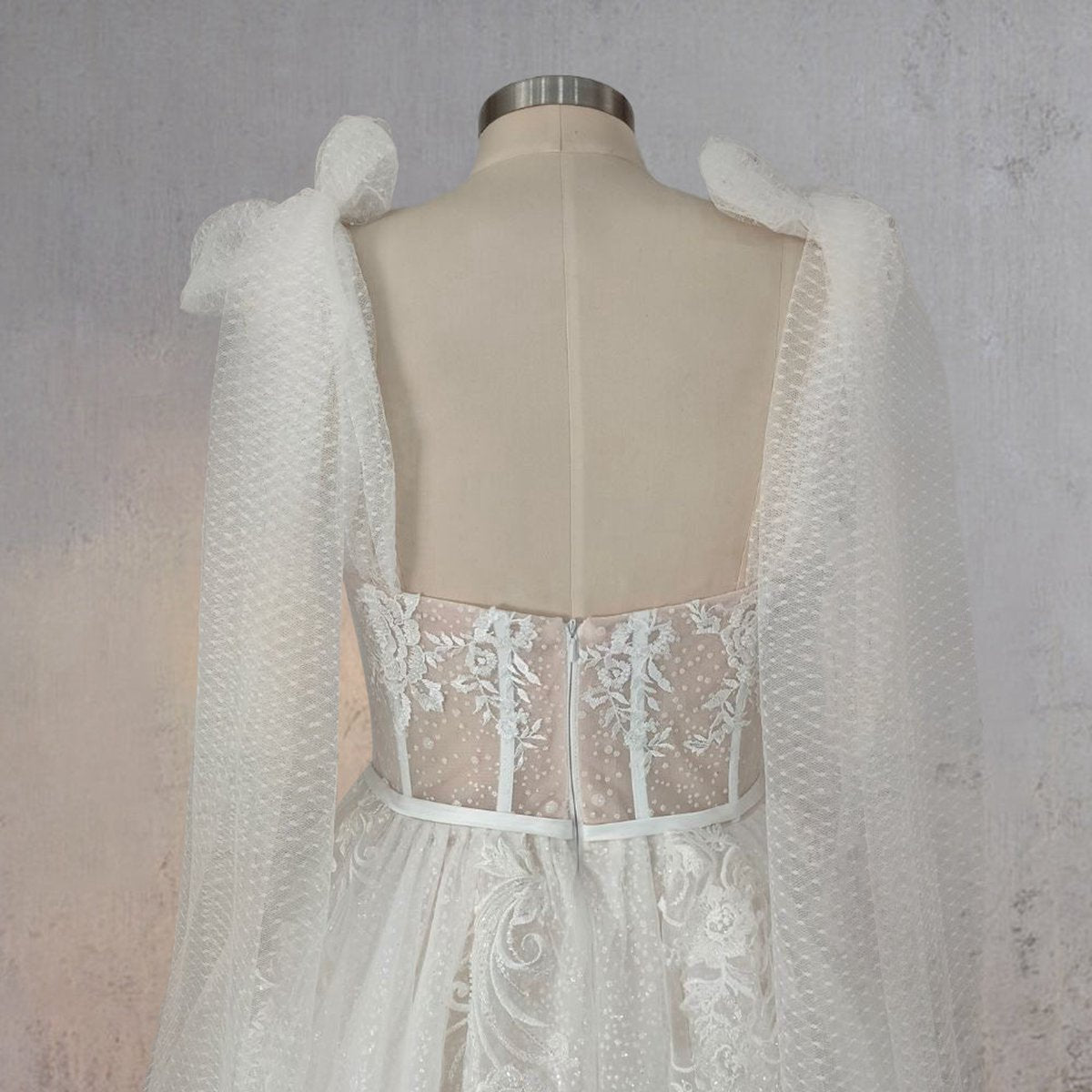 A-line Tulle Lace Flattering Wedding Dresses with Slit