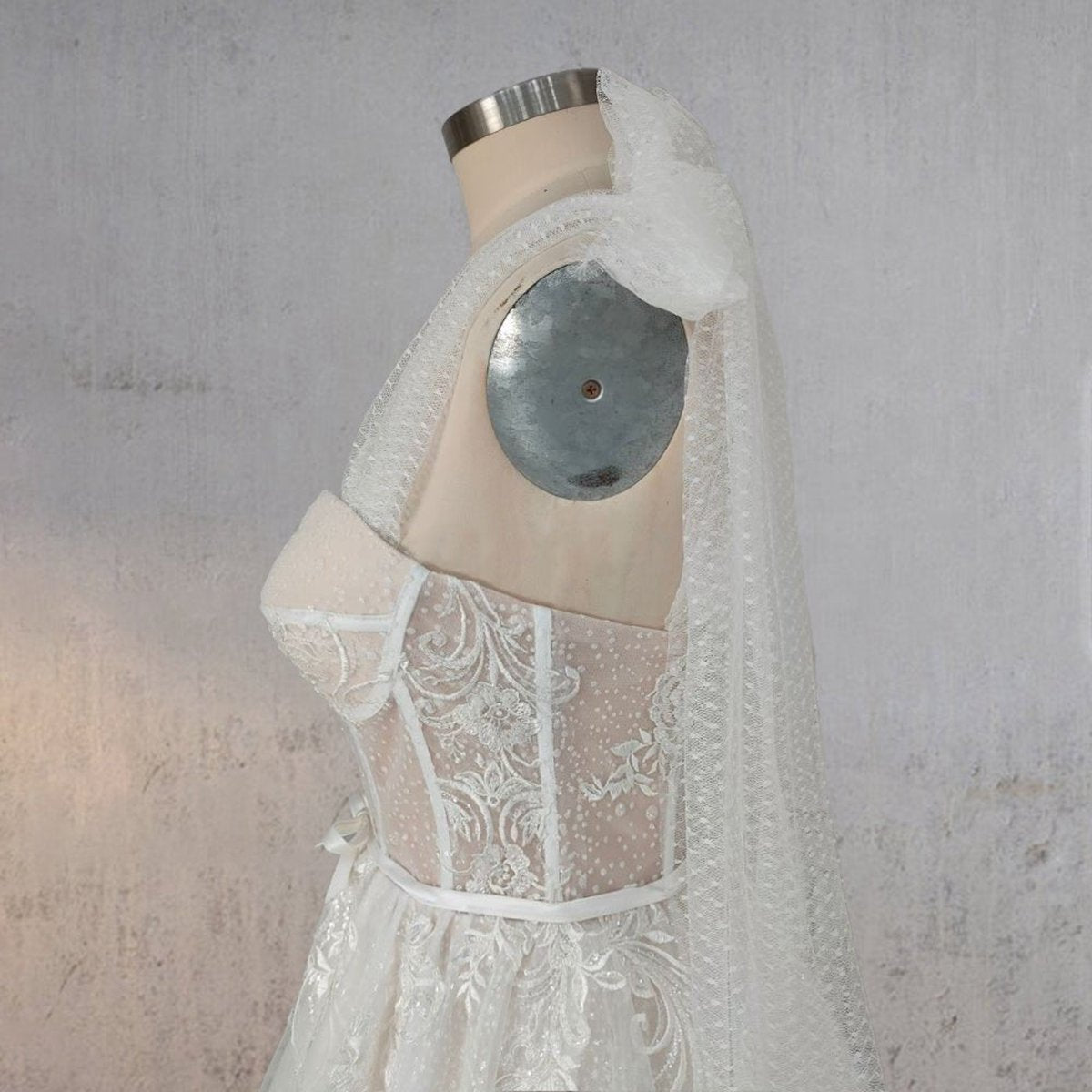 A-line Tulle Lace Flattering Wedding Dresses with Slit