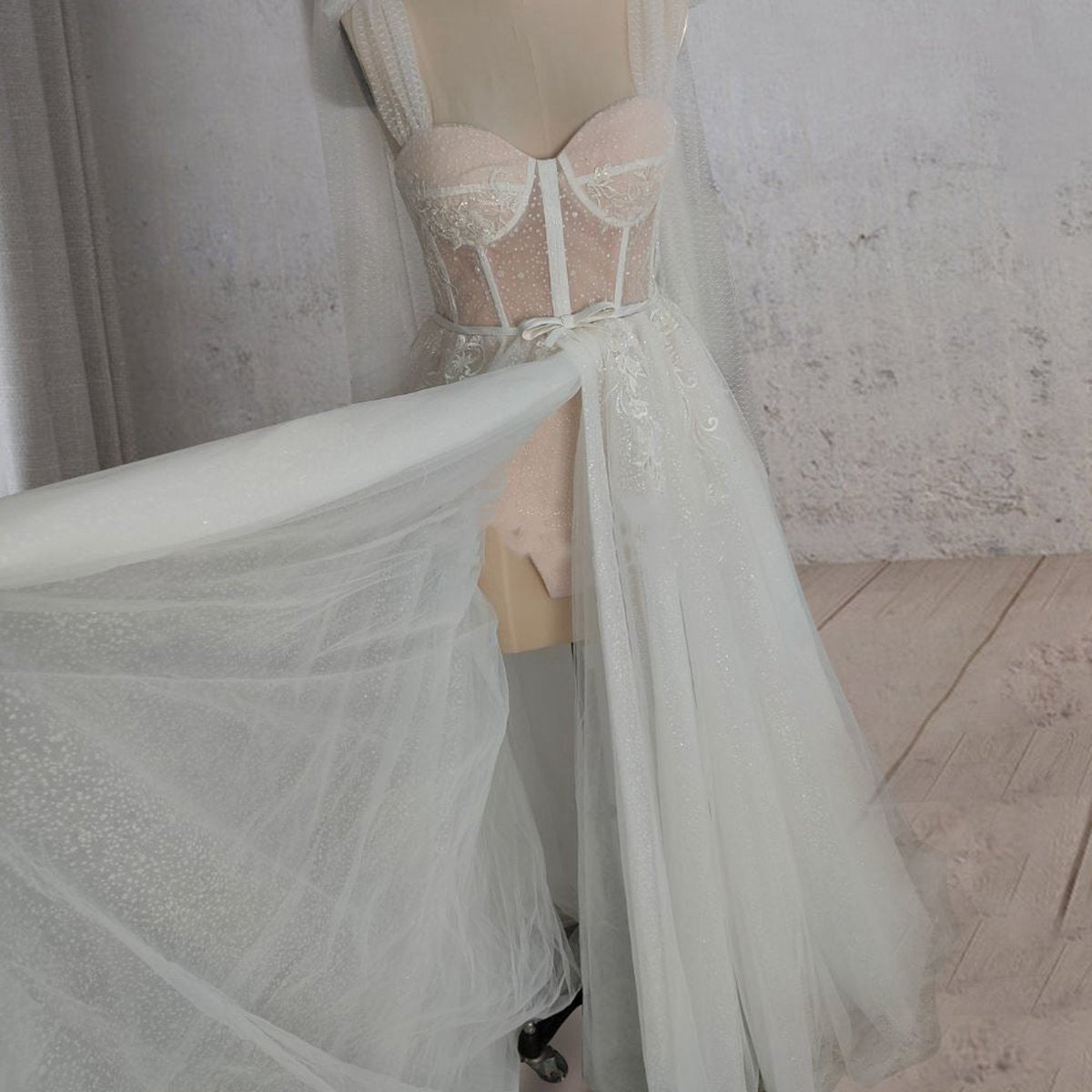 A-line Tulle Lace Flattering Wedding Dresses with Slit