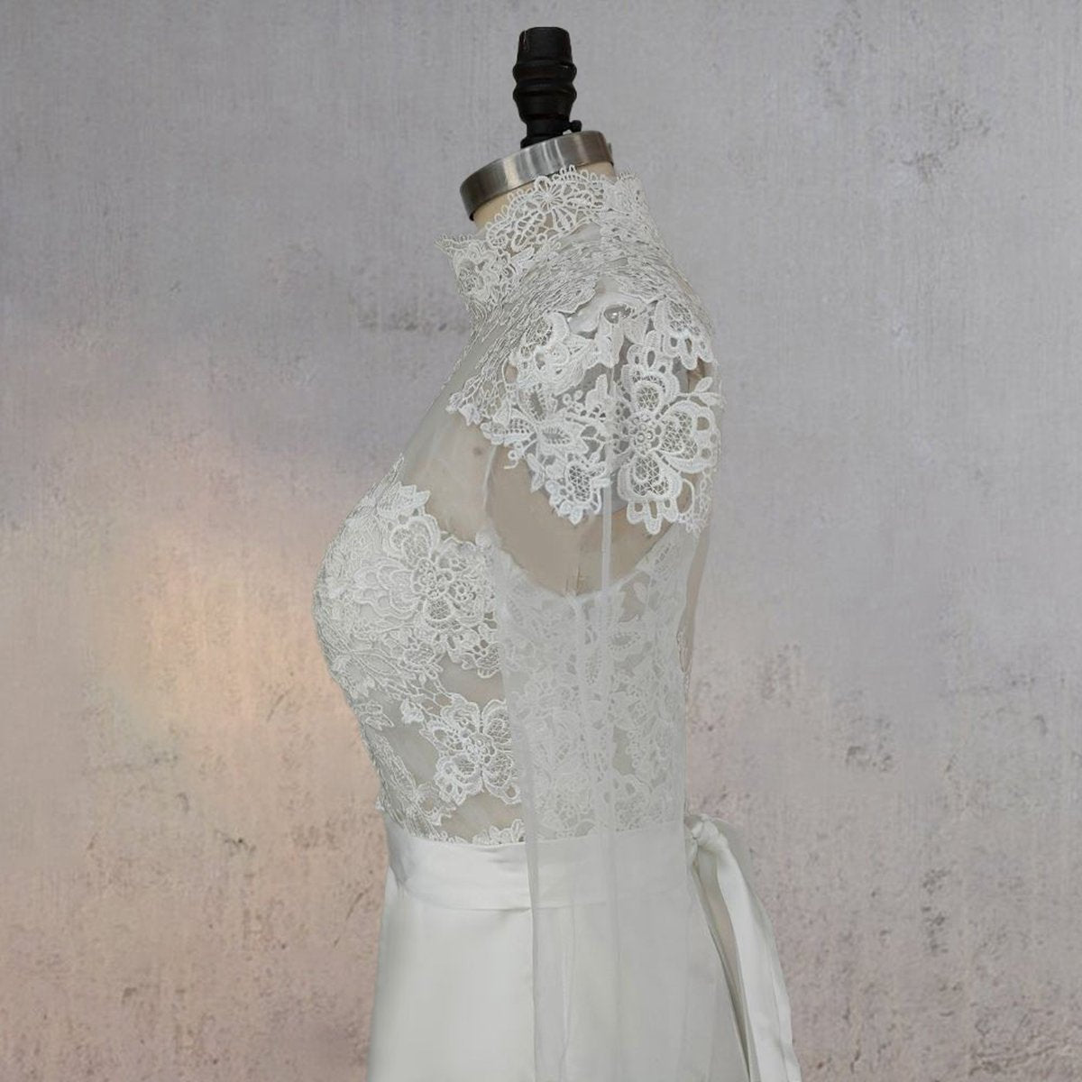 Mermaid Lace CoveButton Back Wedding Dresses