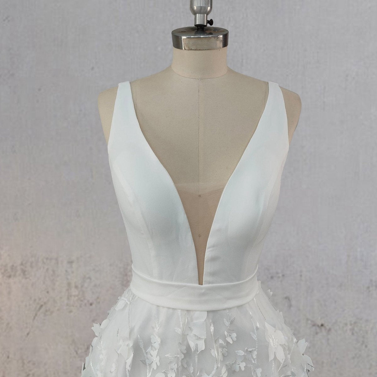 A-line Tulle Lace Sleeveless Flowers Wedding Dresses