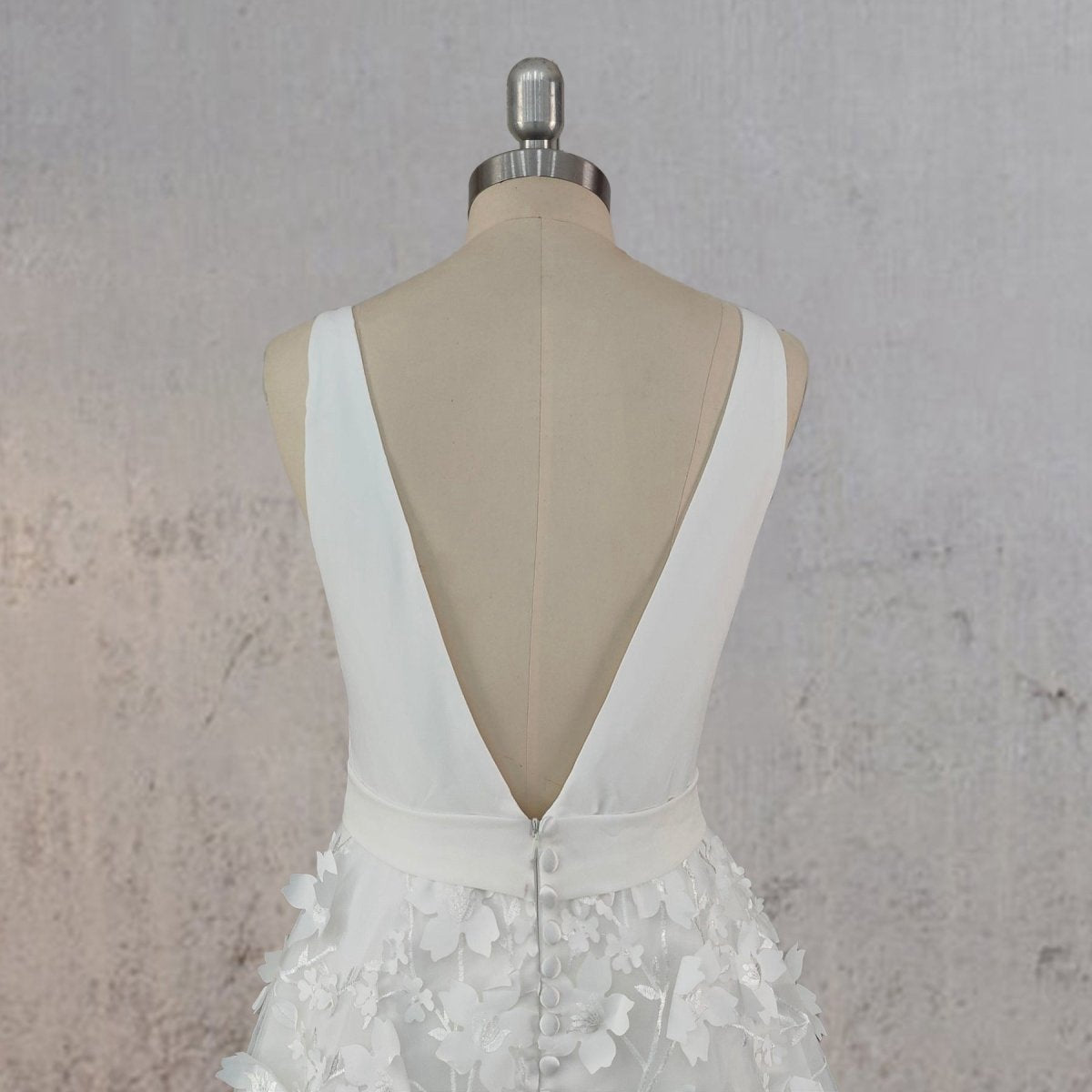 A-line Tulle Lace Sleeveless Flowers Wedding Dresses