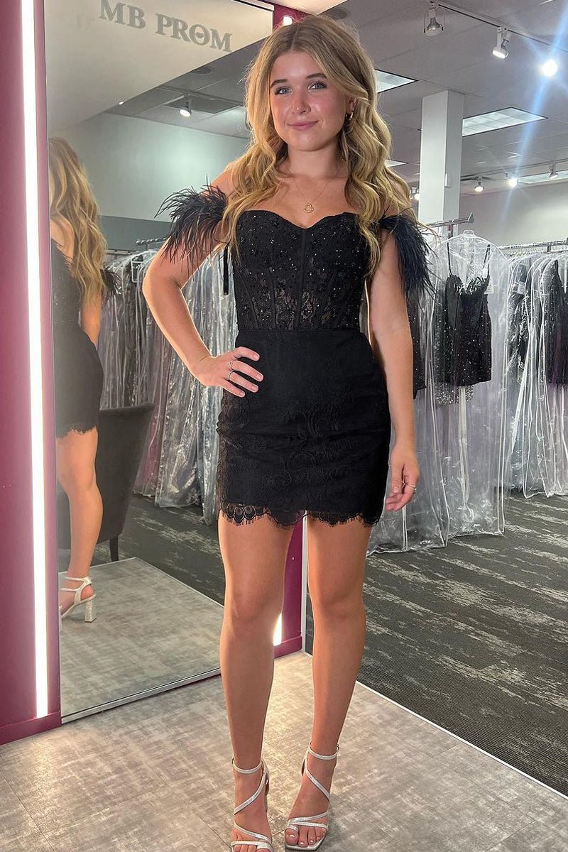 Bodycon Sweetheart Lace Short Homecoming Dresses with Feather
