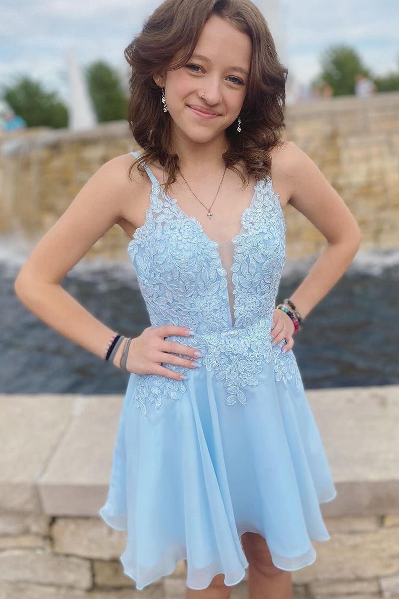 V Neck Tulle Short Homecoming Dresses with Appliques
