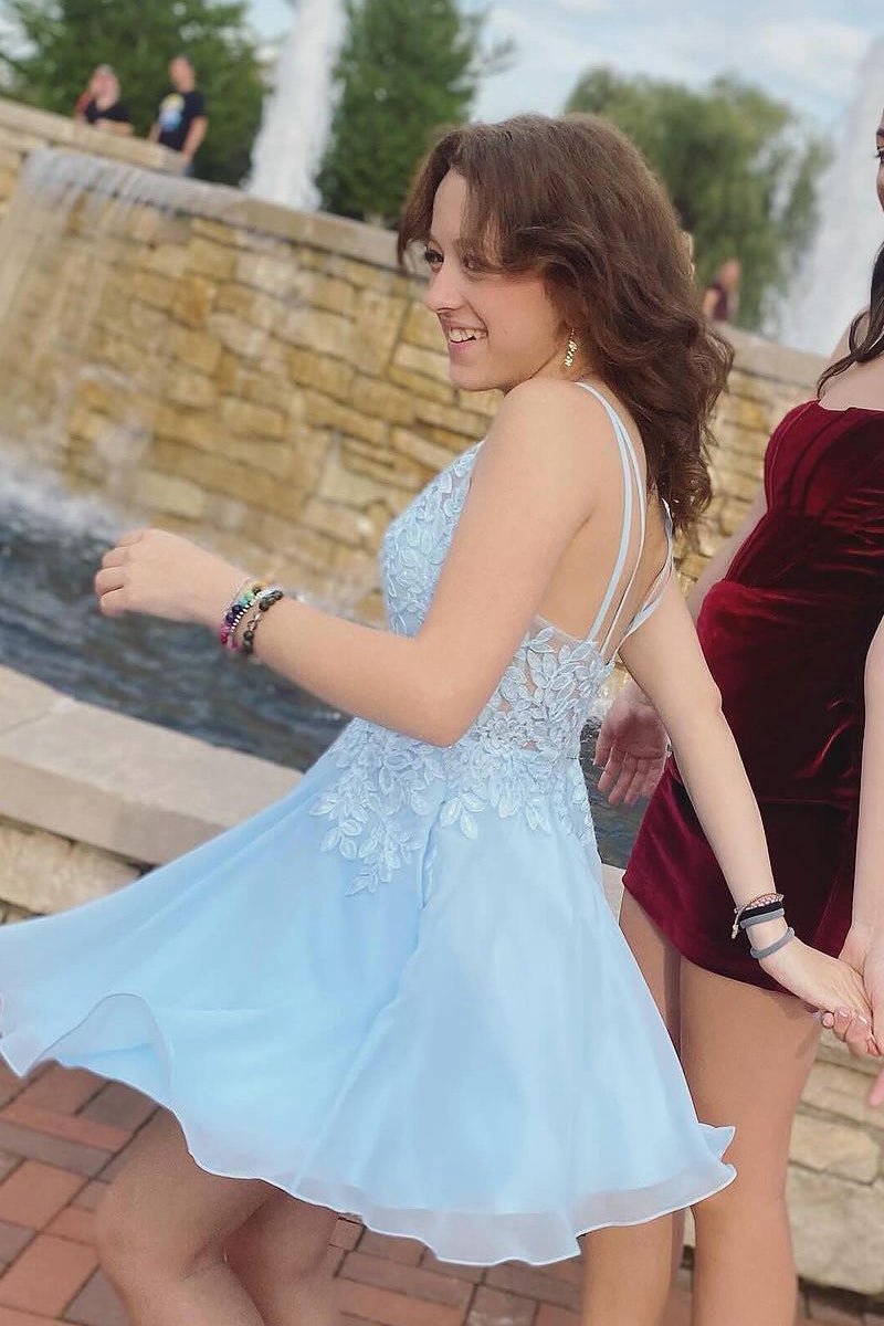 V Neck Tulle Short Homecoming Dresses with Appliques