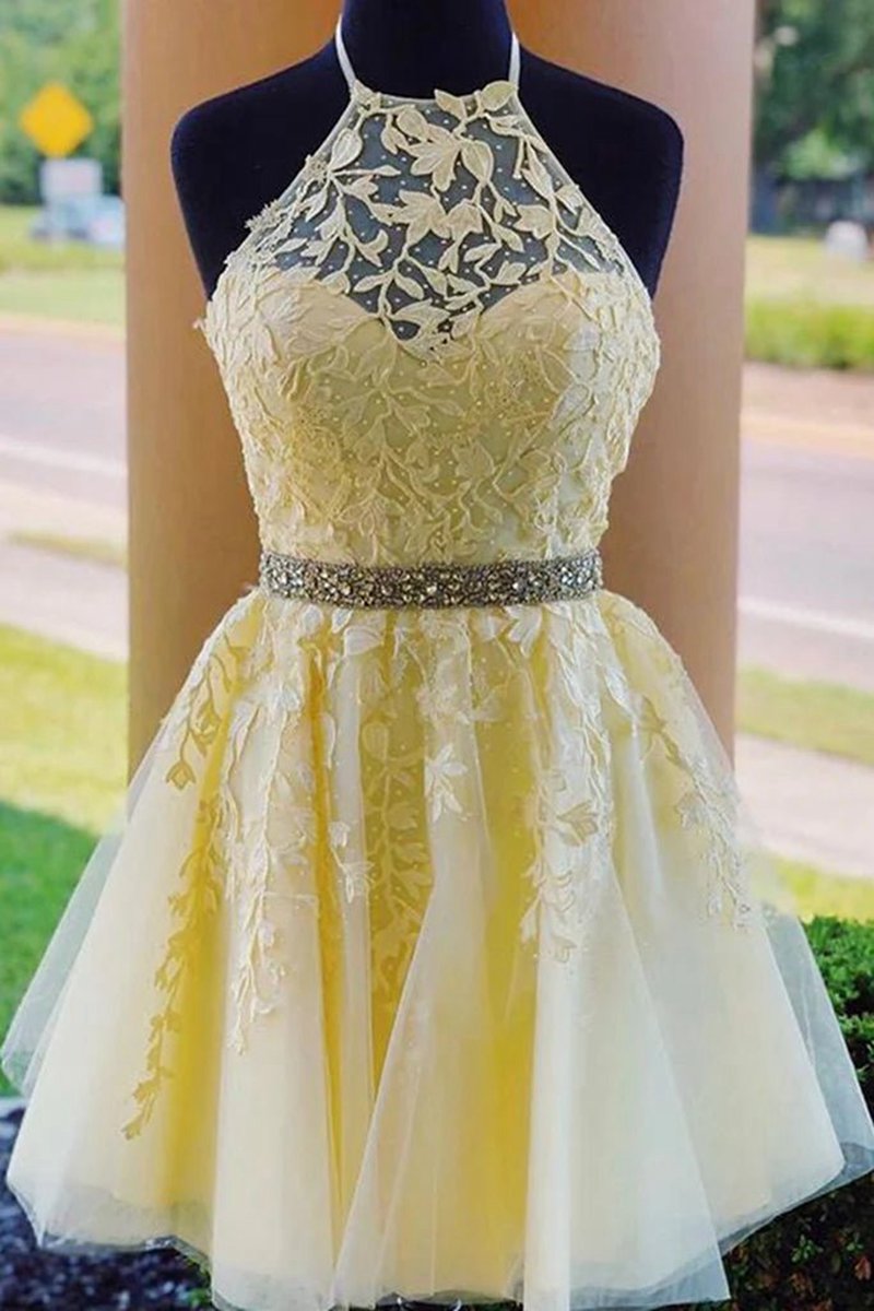 Halter Neck Short Lace Homecoming Dresses