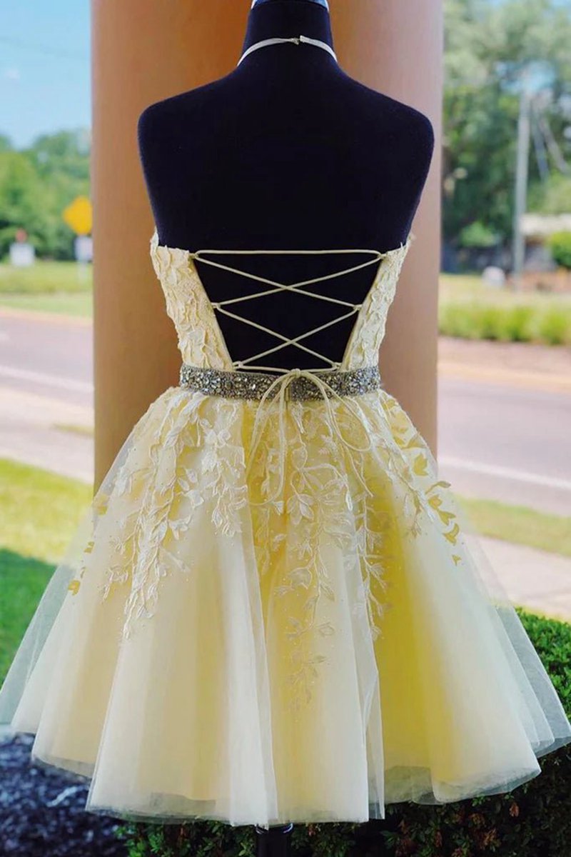 Halter Neck Short Lace Homecoming Dresses