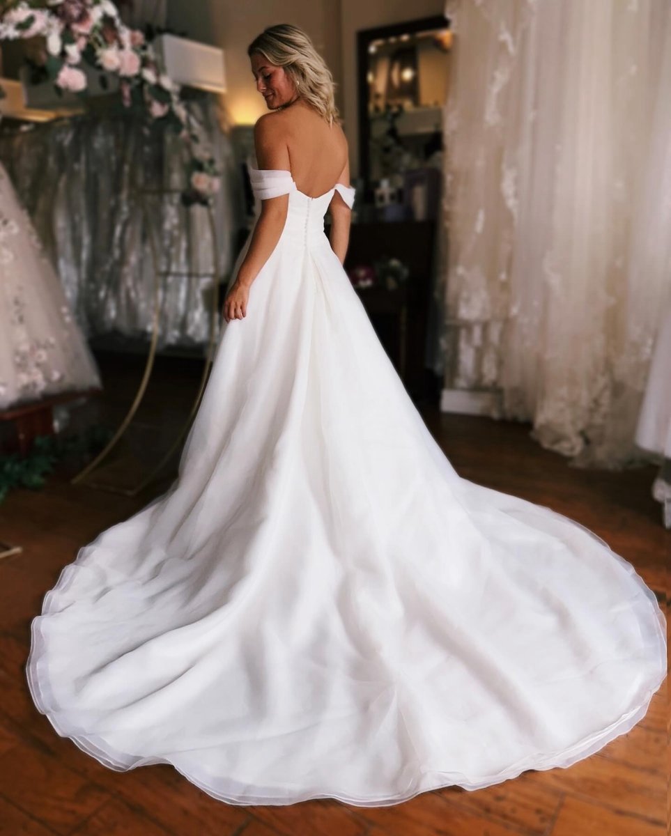 Elegant Off-the-Shoulder Long Wedding Dresses with Slit