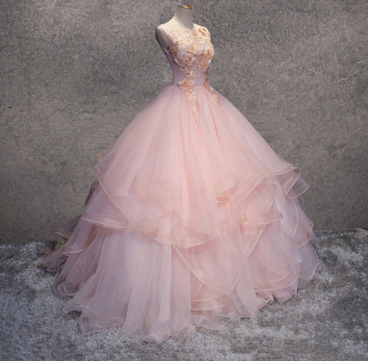 A-line Organza Floor-Length Prom Dresses with Appliqued