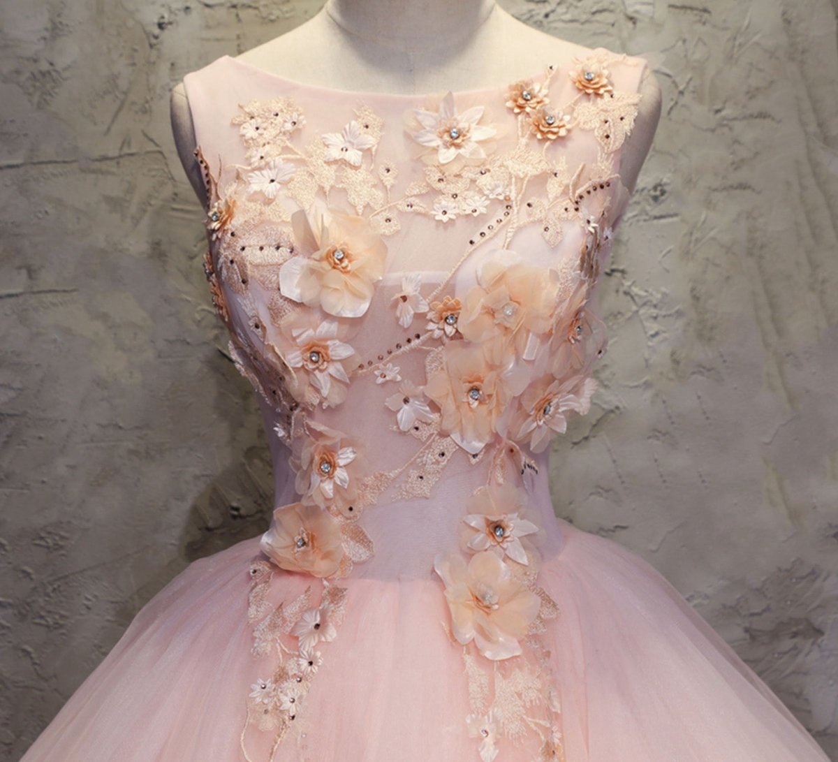 A-line Organza Floor-Length Prom Dresses with Appliqued