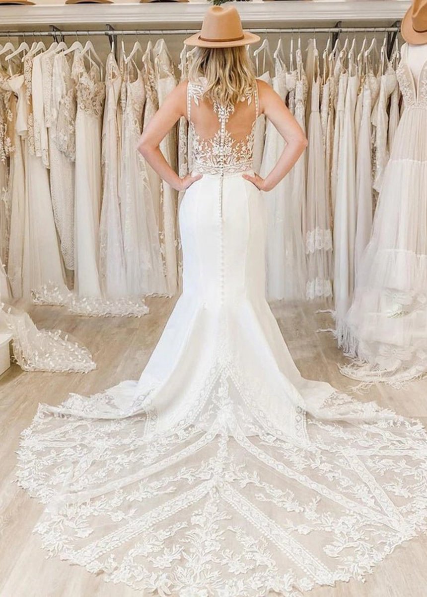 Boho Mermaid V-neck Bridal Dresses with Lace Chapel Train