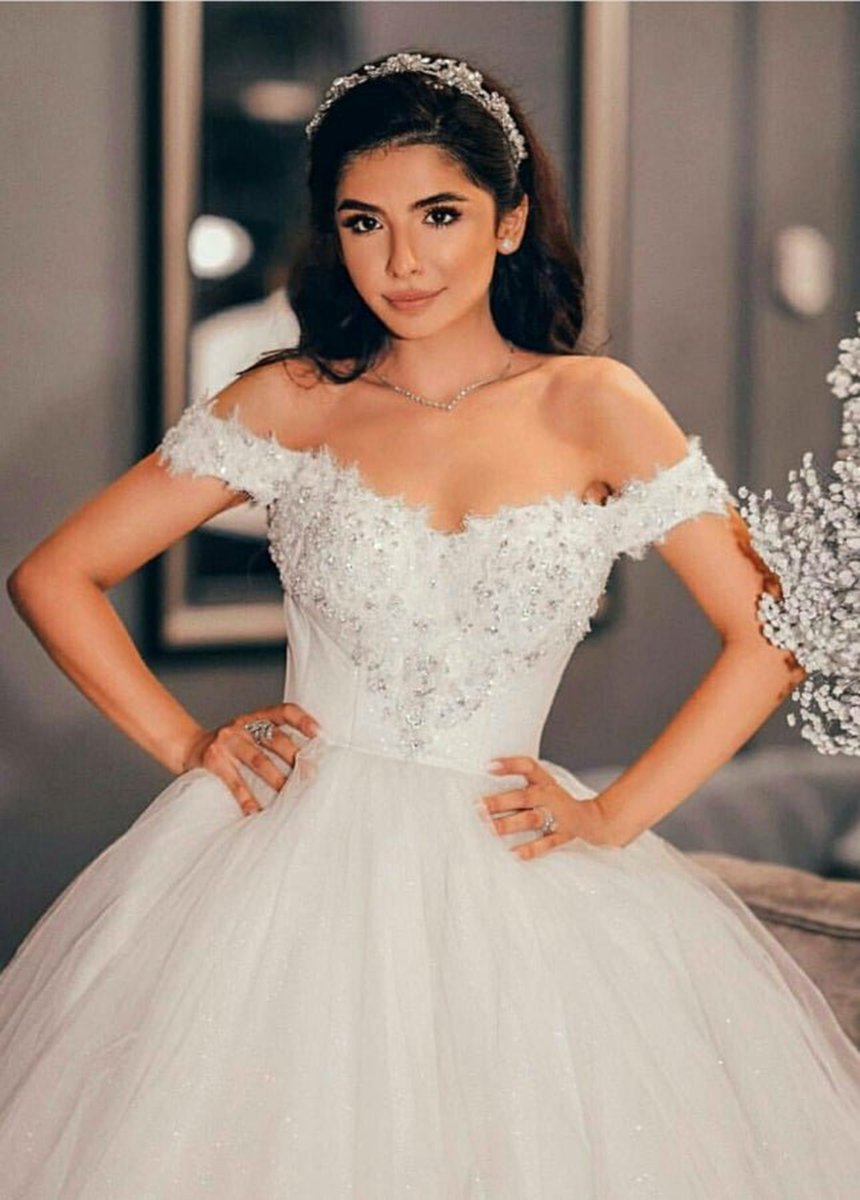 Sleeveless Beading Off-the-Shoulder Ball Gown Wedding Dresses with Train