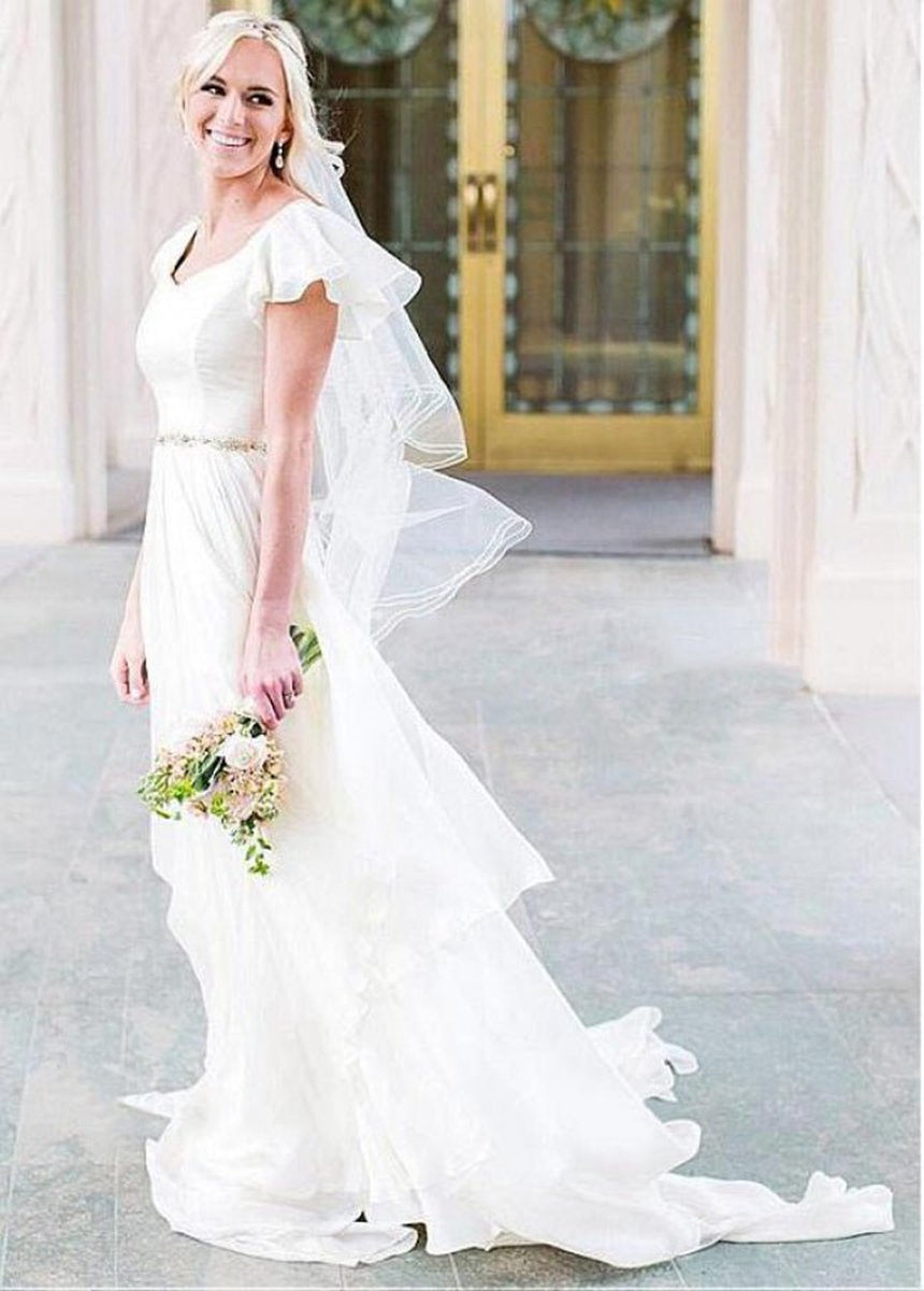 Beach Chiffon A-line Simple Wedding Dresses with Short Sleeves