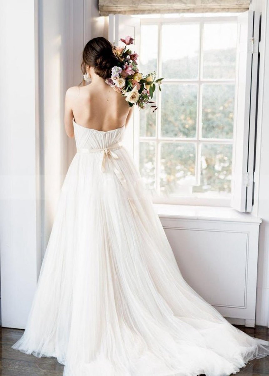 Sweetheart Backless Tulle Wedding Dresses with Flower Beaded Belt