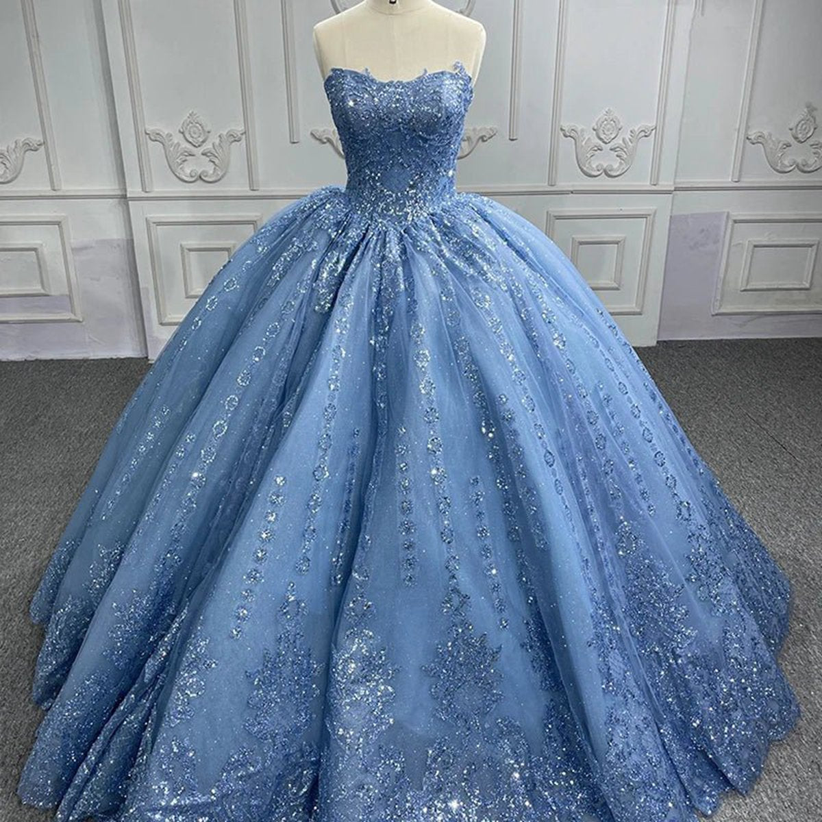 Gorgeous Sleeveless Strapless Ball Gown Quinceanera Dresses
