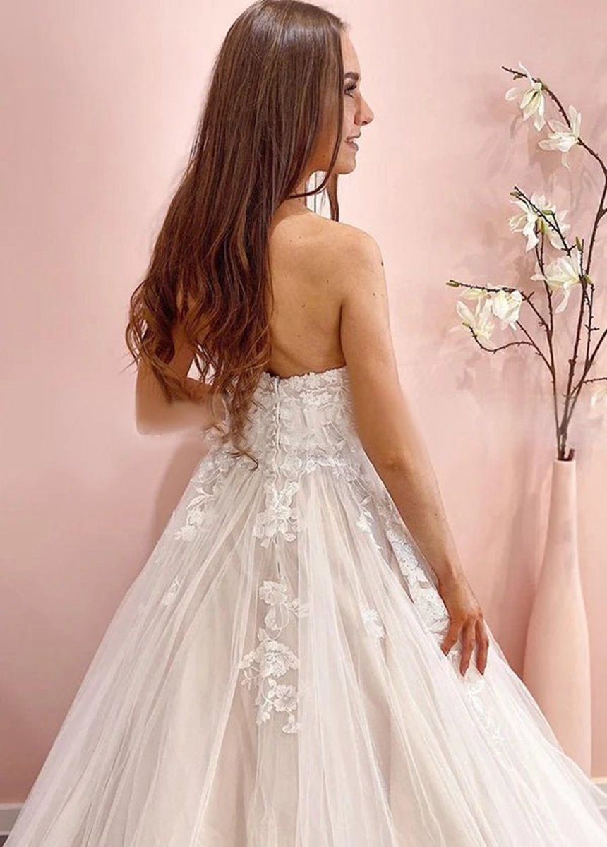 Classic Sweetheart A-line Sleeveless Appliqued Tulle Wedding Dresses