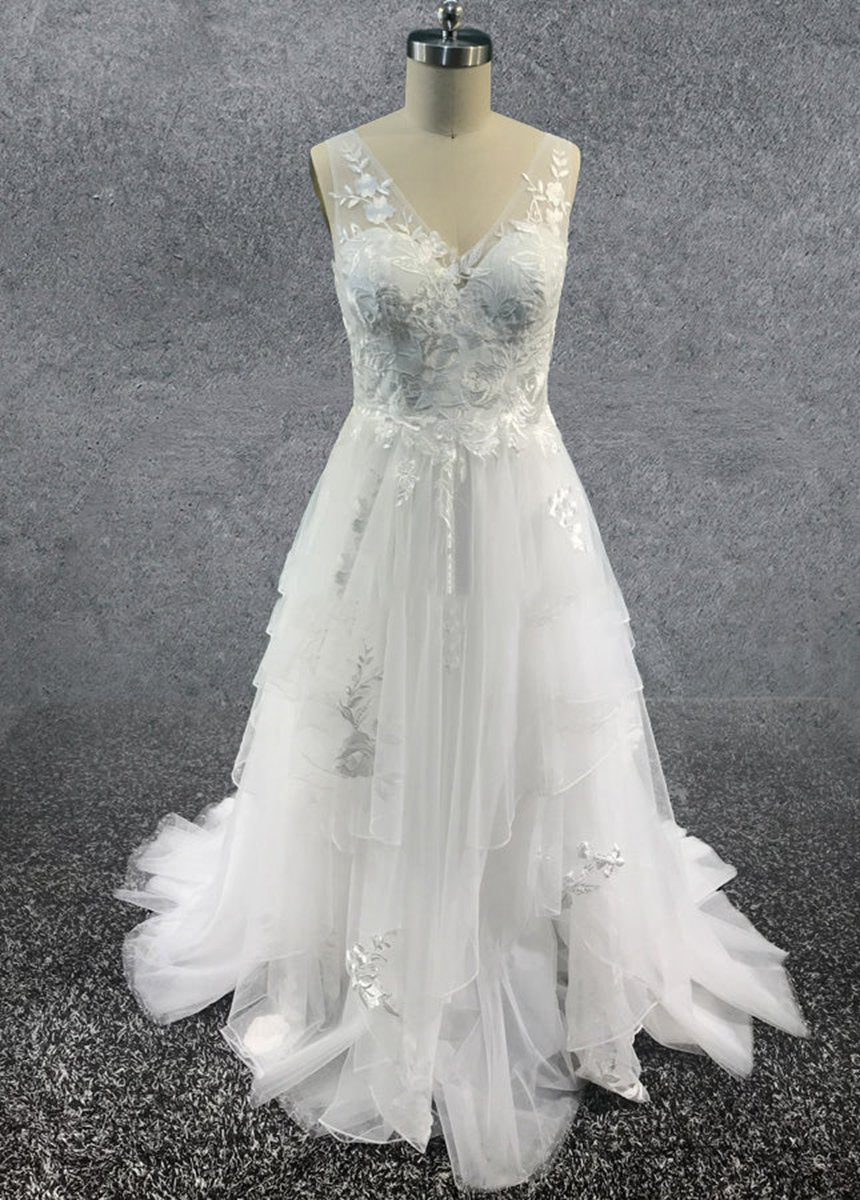 Charming A-line V-Neck Sleeveless Wedding Dresses with Lace Appliques