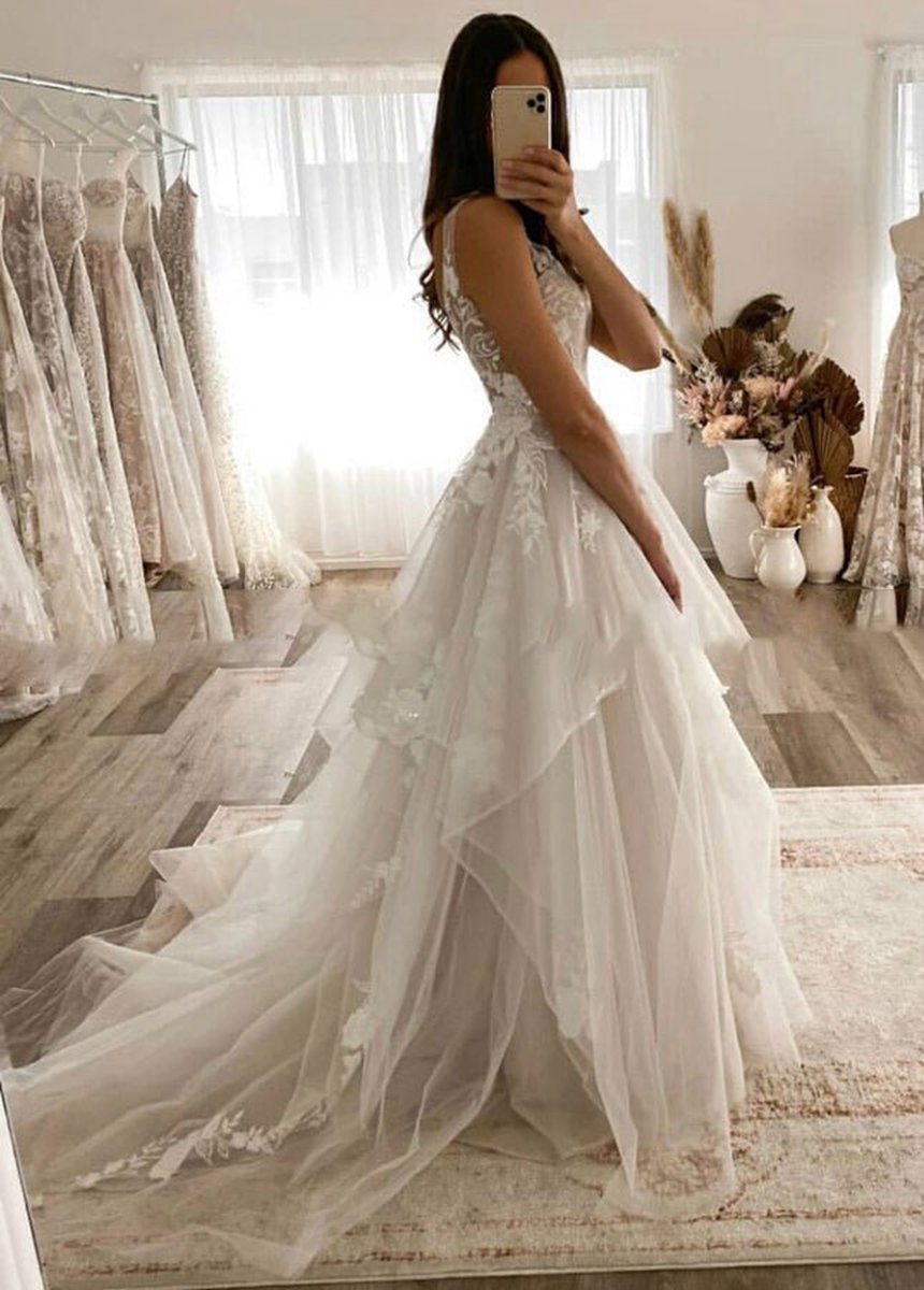 Charming A-line V-Neck Sleeveless Wedding Dresses with Lace Appliques