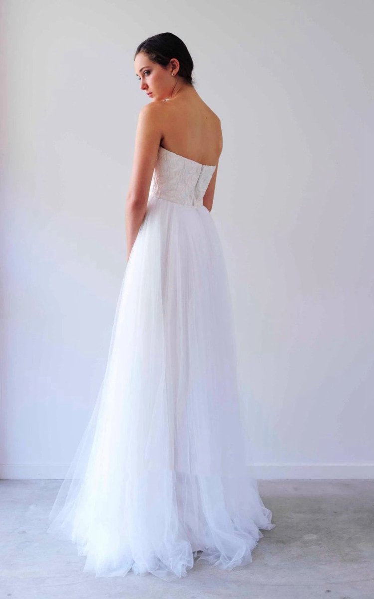 V Neck Sleeveless A-line Long Tulle Backless Wedding Dresses