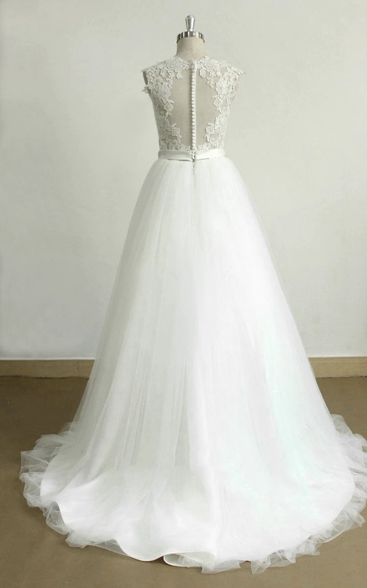 A-line Lace Appliques Covered-Button Sleeveless Tulle Wedding Dresses
